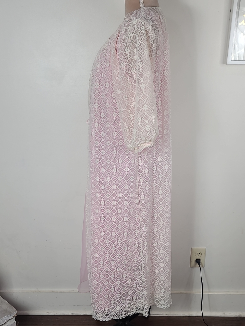 Vtg MCM ILGWU 2-Piece Pink & Cream Sheer Lace Peignoir & Nylon Nightgown Set M - Picture 5 of 16